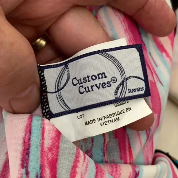 Custom Curves  NWOT tankini top with adjustable straps and lightly moulded cups - Picture 6 of 8